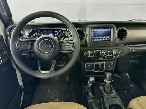 Used 2023 Jeep Gladiator Willys image 21