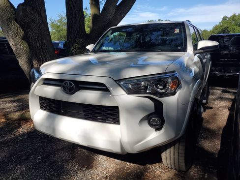 Used 2023 Toyota 4Runner SR5 AWD/4WD image 2