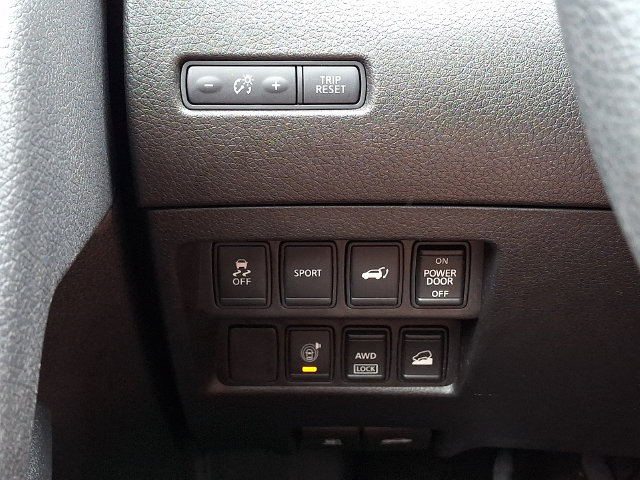 Used 2014 Nissan Rogue SV w/ SV Premium Package AWD/4WD image 25