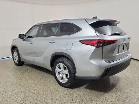 Used 2023 Toyota Highlander LE FWD image 7
