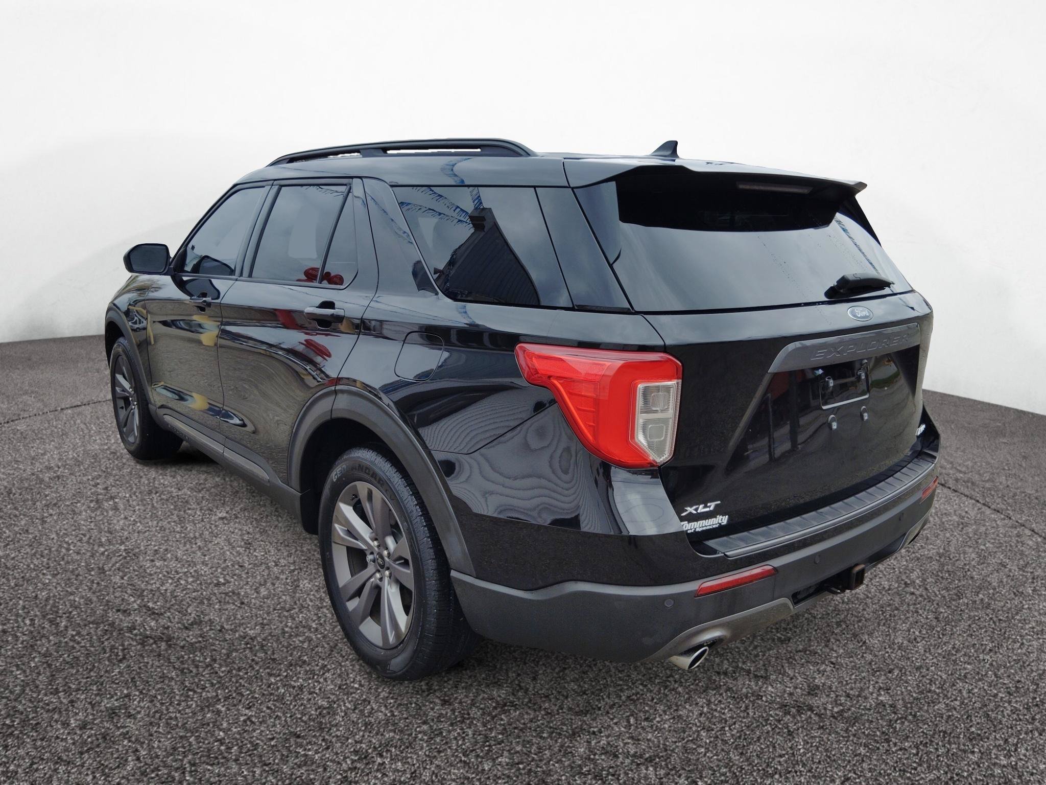 Used 2021 Ford Explorer XLT w/ Equipment Group 202A AWD/4WD image 5