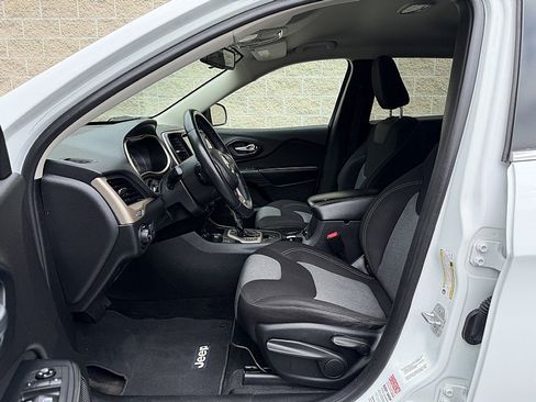 Used 2014 Jeep Cherokee Latitude AWD/4WD image 16
