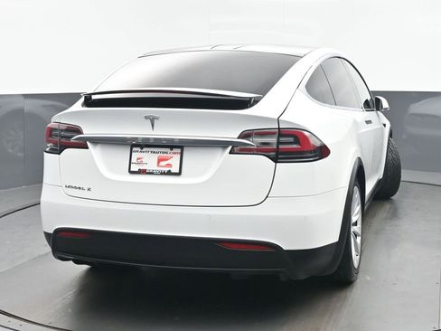 Used 2018 Tesla Model X 75D image 4