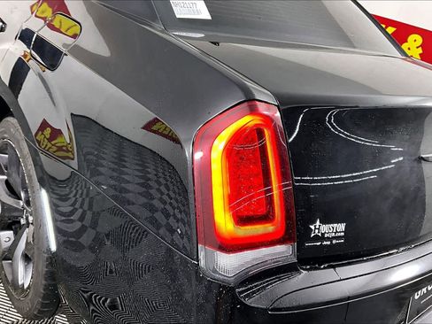 Used 2022 Chrysler 300 Touring L image 25