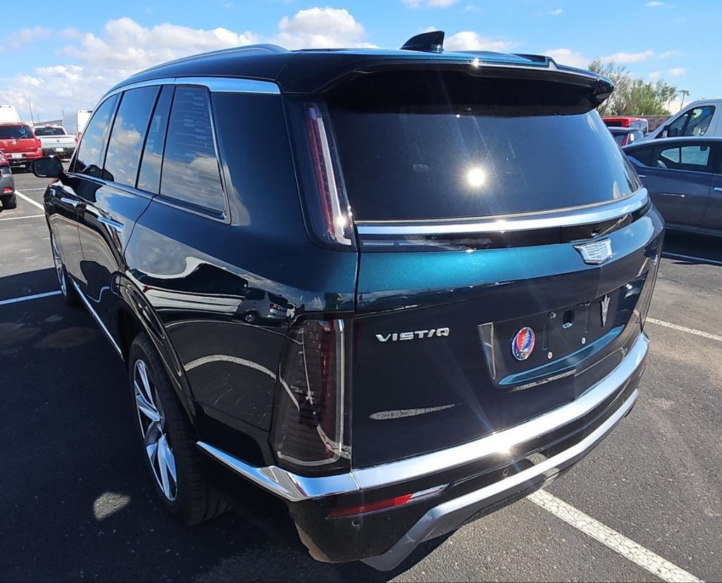 Used 2026 Cadillac Vistiq Luxury w/ LPO, Floor Liner Package AWD/4WD image 8