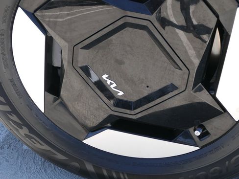 Certified 2024 Kia EV9 Wind image 12