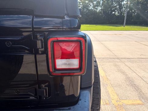 Used 2019 Jeep Wrangler Unlimited Sport S AWD/4WD image 26