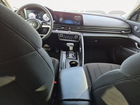 Used 2024 Hyundai Elantra SEL FWD image 3