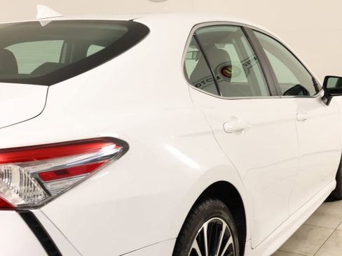 Used 2020 Toyota Camry SE image 40