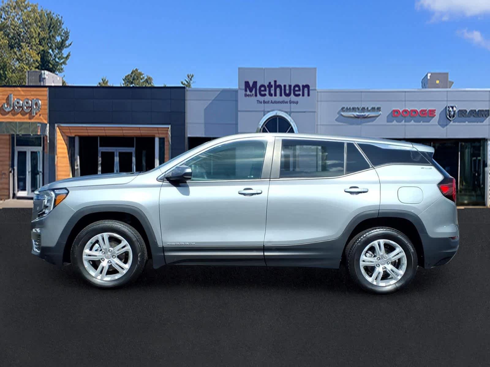 Used 2024 GMC Terrain SLE AWD/4WD image 8