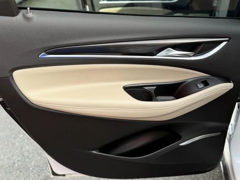 Used 2019 Buick Enclave Essence image 10