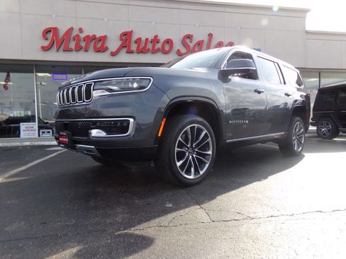 Used 2022 Jeep Wagoneer Series III w/ Premium Group I image 2