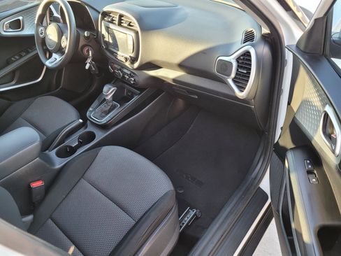 Used 2020 Kia Soul LX image 23