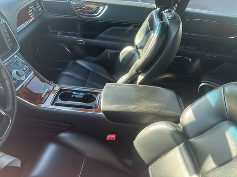 Used 2020 Lincoln Continental image 7