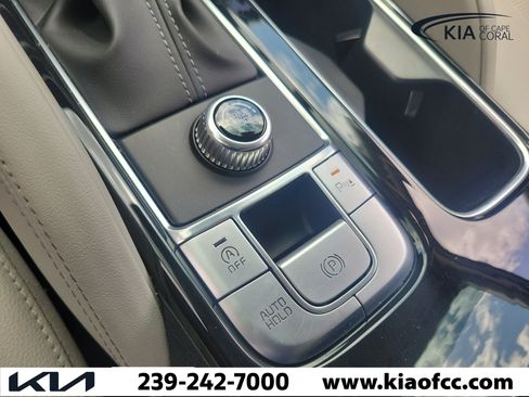 Certified 2025 Kia Telluride EX w/ EX Captain's Chair Package FWD image 32