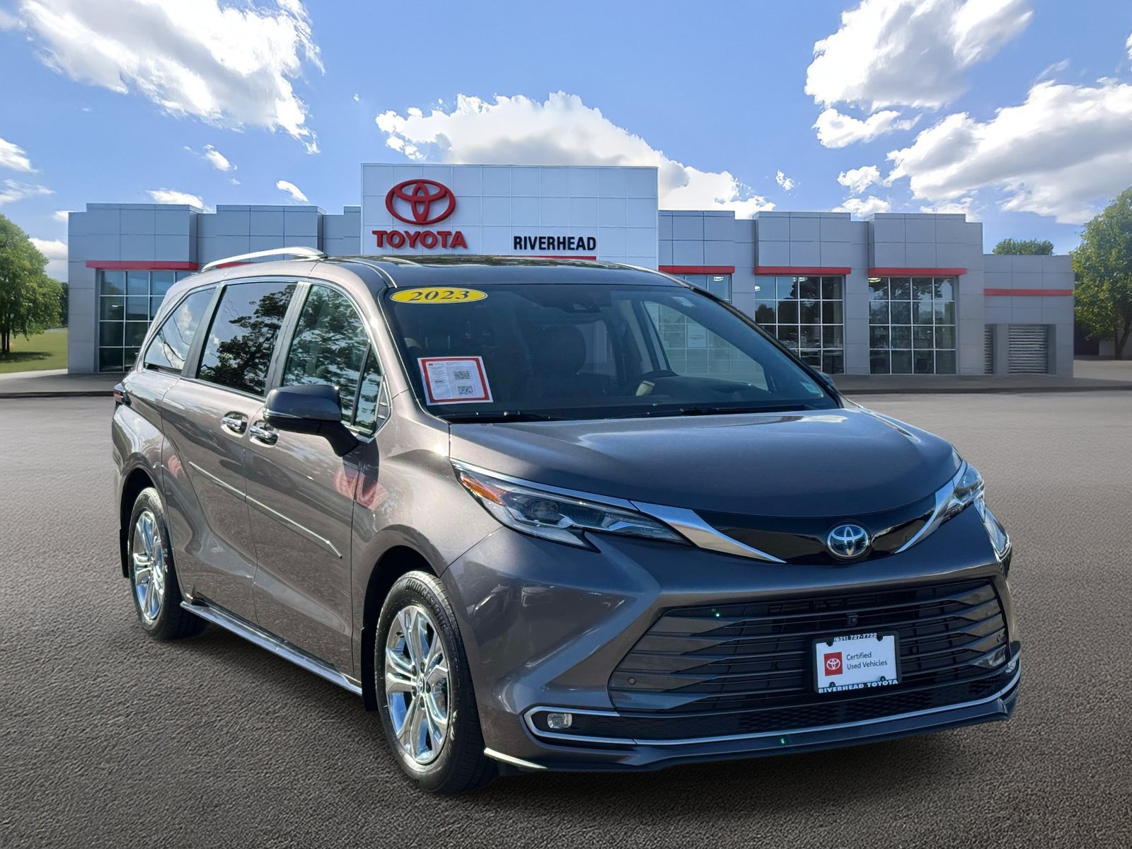 Certified 2023 Toyota Sienna Platinum AWD/4WD image 2