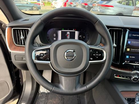 Used 2023 Volvo XC60 B5 Plus FWD image 29