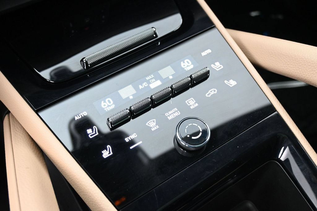 Certified 2024 Porsche Cayenne AWD/4WD image 23