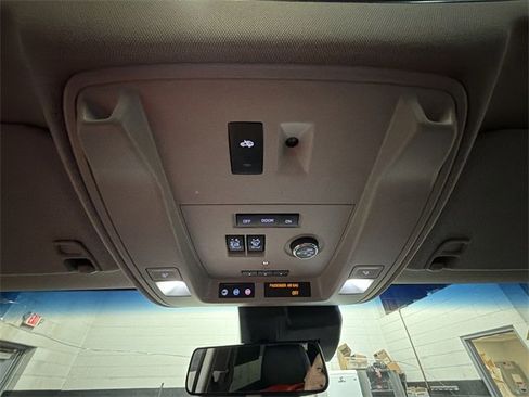 Used 2018 Cadillac Escalade Luxury image 22