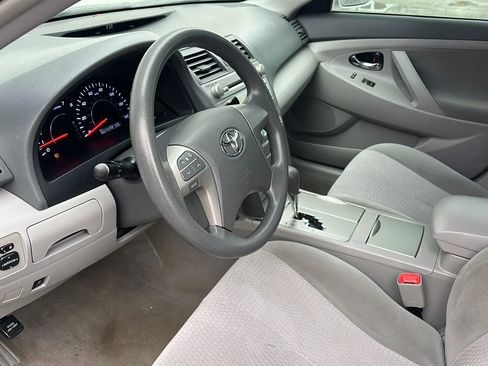 Used 2010 Toyota Camry SE image 6