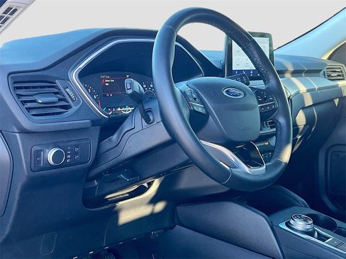 Used 2022 Ford Escape SE w/ SE Sport Appearance Package image 9