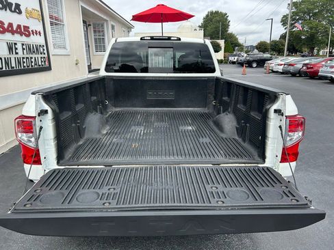 Used 2019 Nissan Titan S image 27