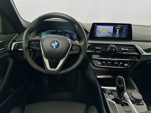 Used 2020 BMW 530e w/ Convenience Package image 23