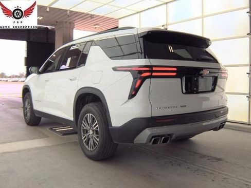 Used 2024 Chevrolet Traverse LT image 6