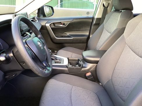 Used 2020 Toyota RAV4 XLE w/ Convenience Package image 4