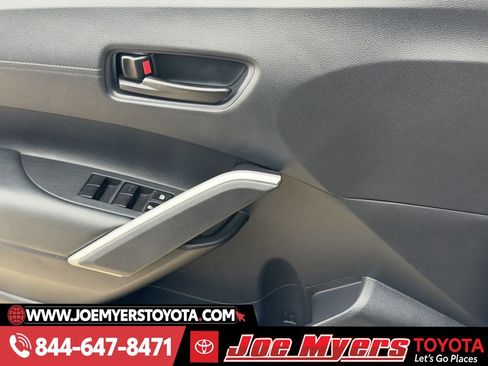 Used 2025 Toyota Corolla Cross LE image 26