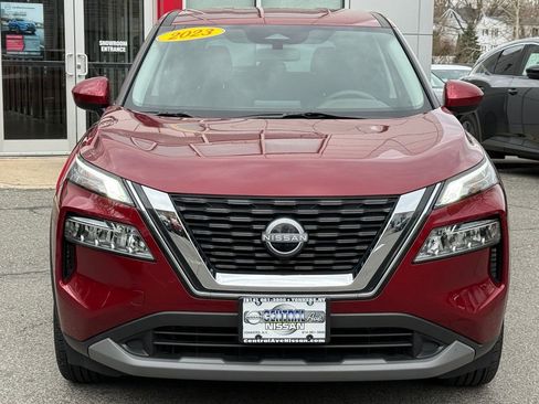 Used 2023 Nissan Rogue SV image 2