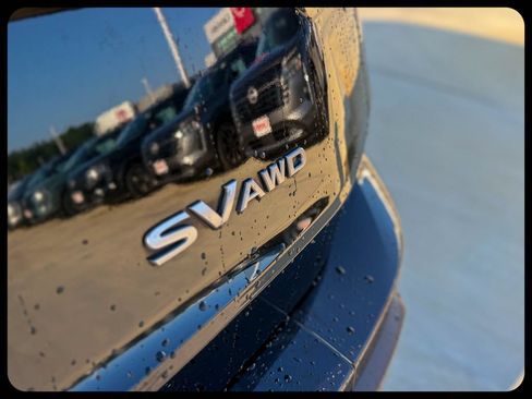 Used 2024 Nissan Rogue SV AWD/4WD image 14