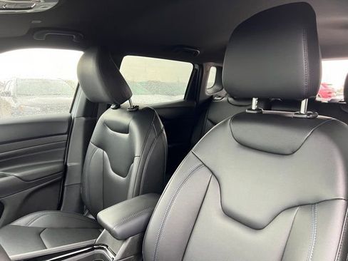 New 2026 Jeep Compass Limited image 9