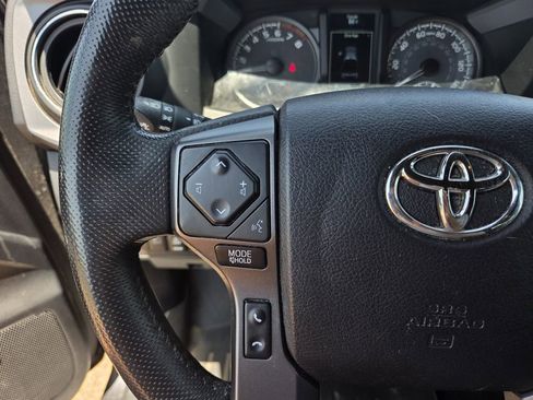 Used 2021 Toyota Tacoma TRD Off-Road w/ Technology Package AWD/4WD image 23