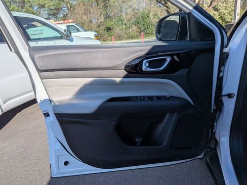 Used 2024 Jeep Compass Limited image 11