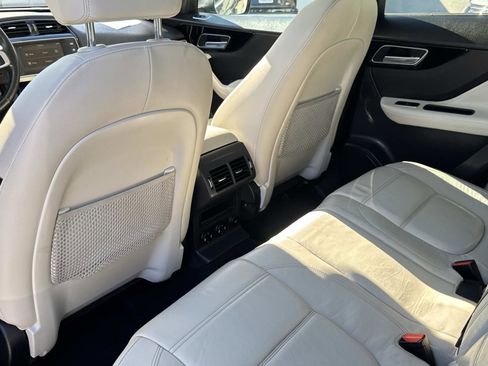 Used 2018 Jaguar F-PACE Prestige image 10