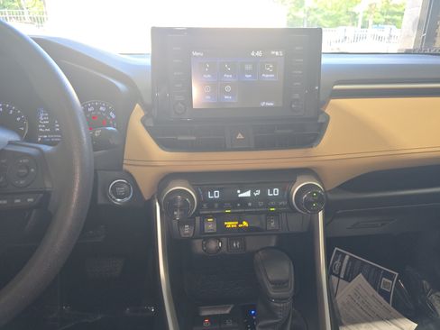 Used 2019 Toyota RAV4 XLE w/ Convenience Package FWD image 21