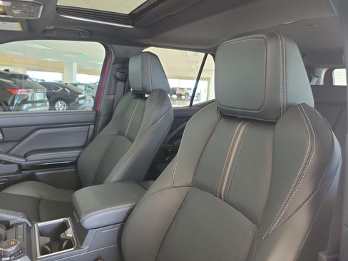 Used 2025 Toyota 4Runner Limited AWD/4WD image 25