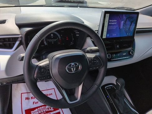 Used 2025 Toyota Corolla SE w/ SE Premium Package image 9