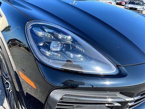 Used 2022 Porsche Cayenne image 12