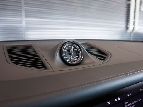 Certified 2026 Porsche Macan AWD/4WD image 22