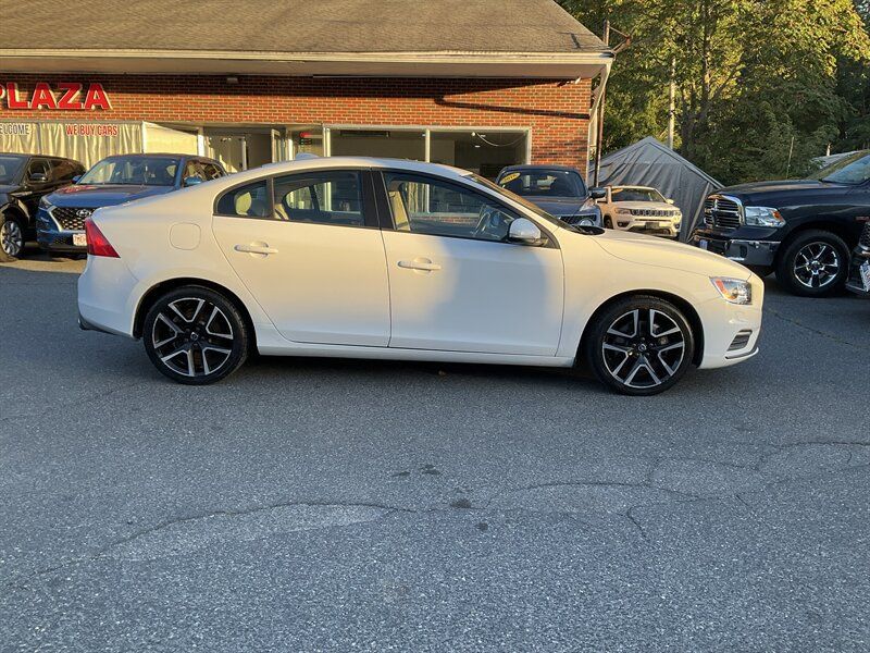 Used 2017 Volvo S60 T5 Dynamic w/ Vision Package AWD/4WD image 4