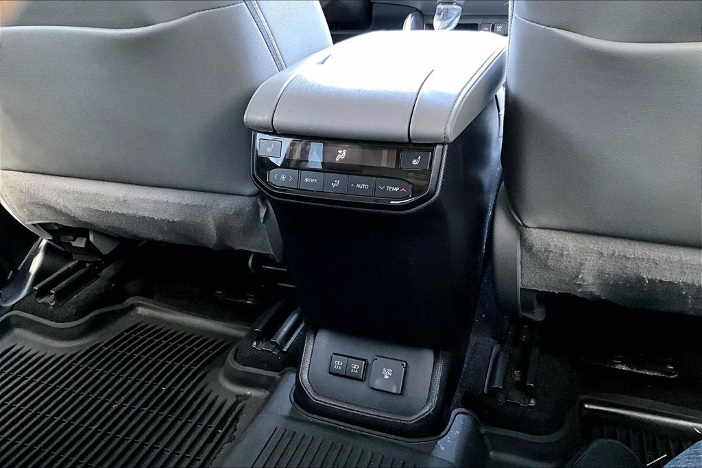 Used 2020 Toyota Highlander Platinum FWD image 20