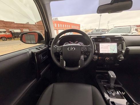 Used 2021 Toyota 4Runner TRD Off-Road Premium w/ Moonroof Package AWD/4WD image 17