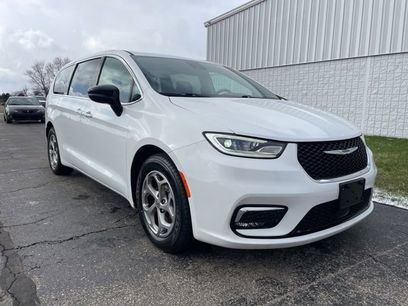 Used 2024 Chrysler Pacifica Limited