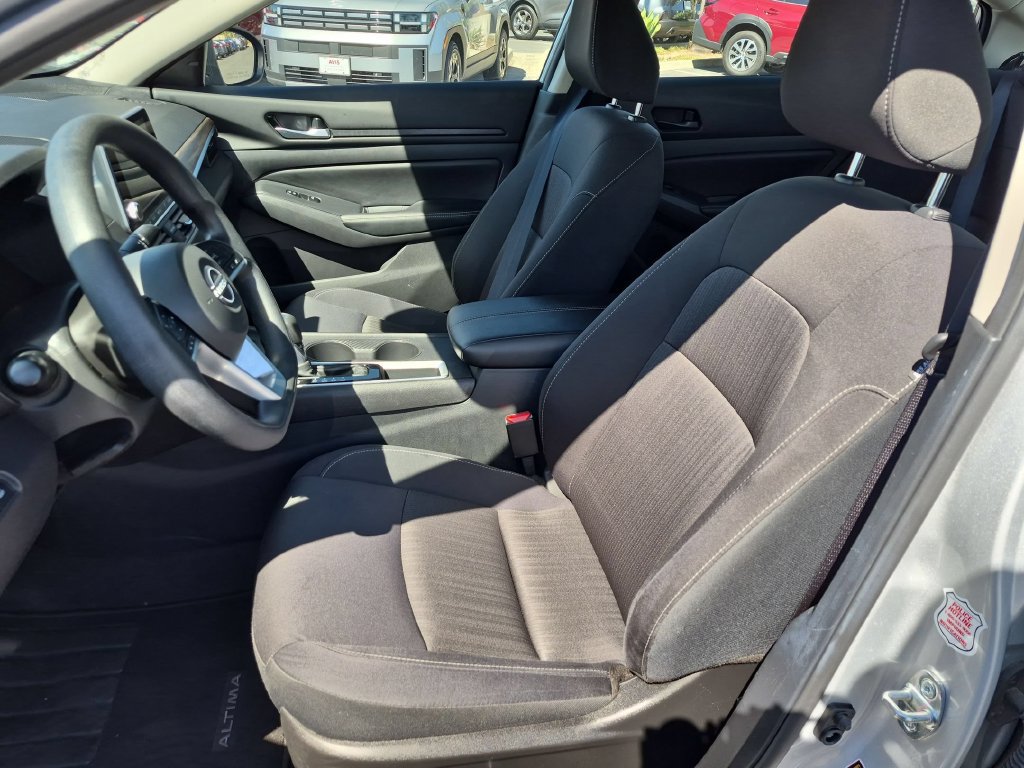 Used 2025 Nissan Altima 2.5 SV FWD image 25
