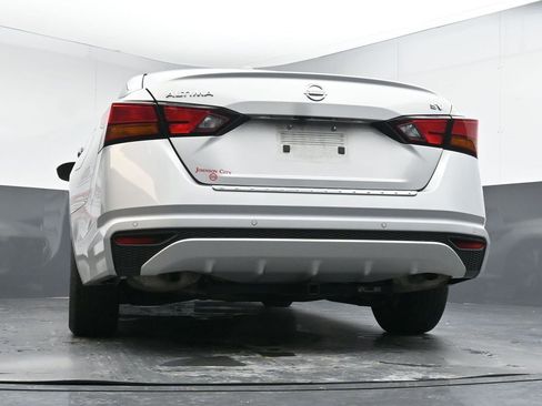 Used 2022 Nissan Altima 2.5 SV image 22