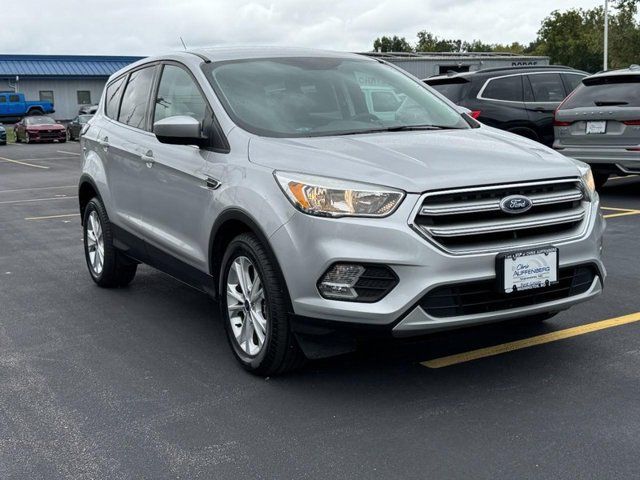 Used 2017 Ford Escape SE AWD/4WD image 2