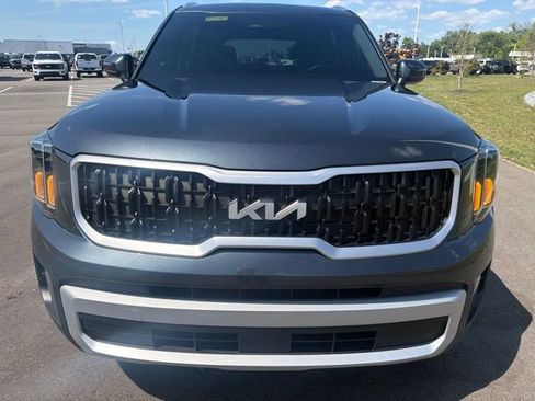 Used 2024 Kia Telluride EX w/ EX Captain's Chair Package AWD/4WD image 3