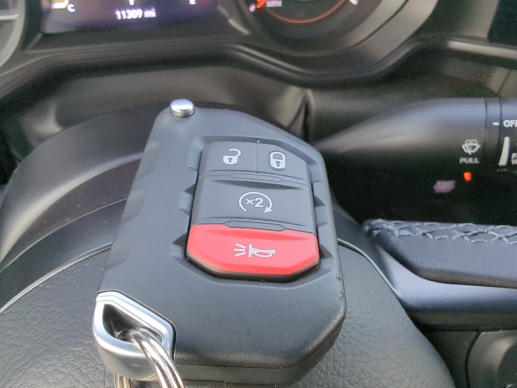 Used 2025 Jeep Gladiator Rubicon w/ Convenience Group AWD/4WD image 32